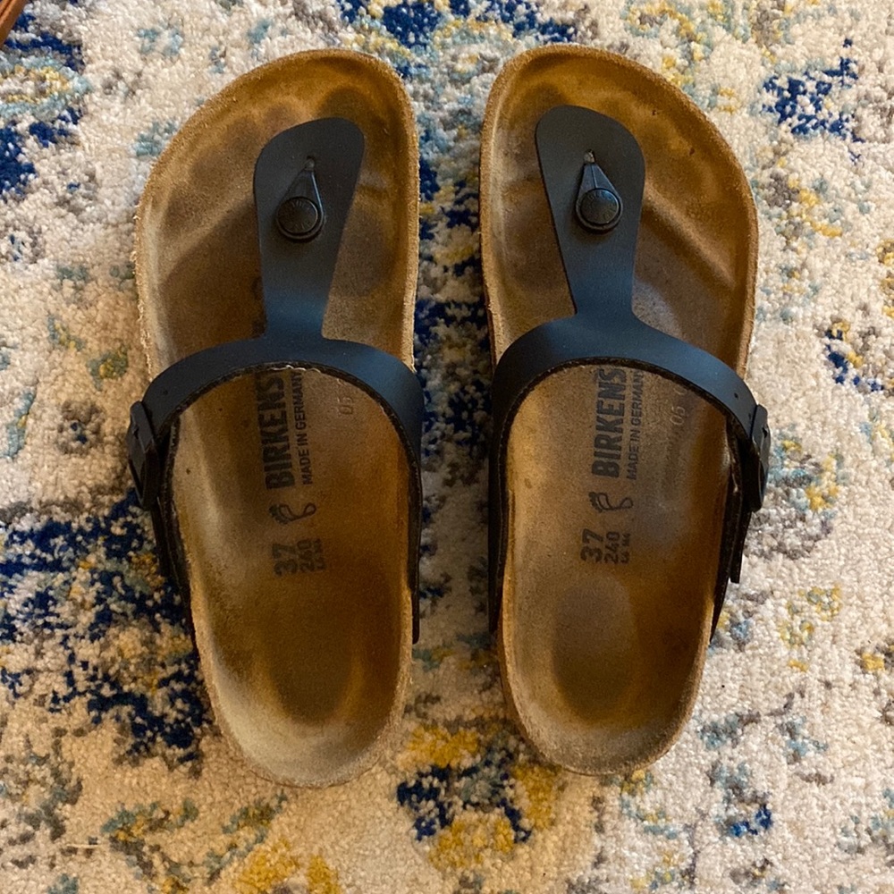Black thong Birkenstocks size 37 (6-6.5)